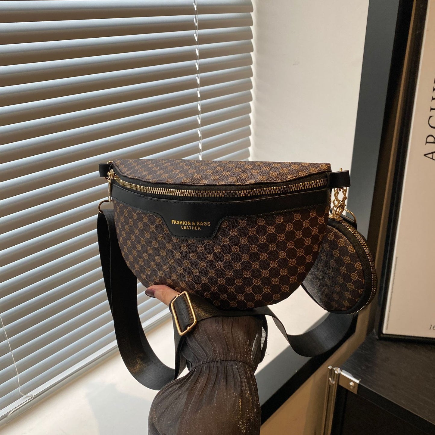 Sac banane monogramme – Sangle ajustable & pochette incluse