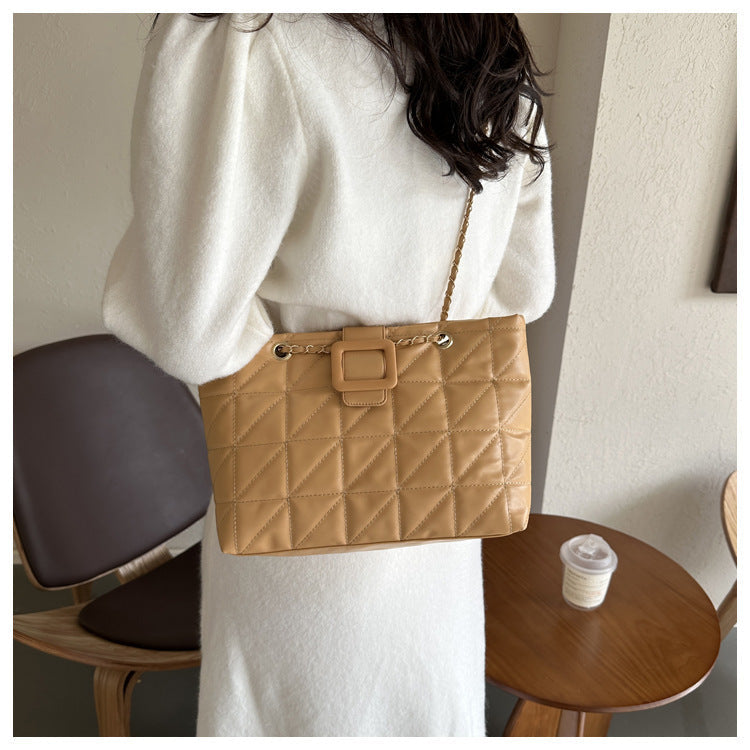 Sac bandoulière matelassé à chaîne – Élégant & spacieux