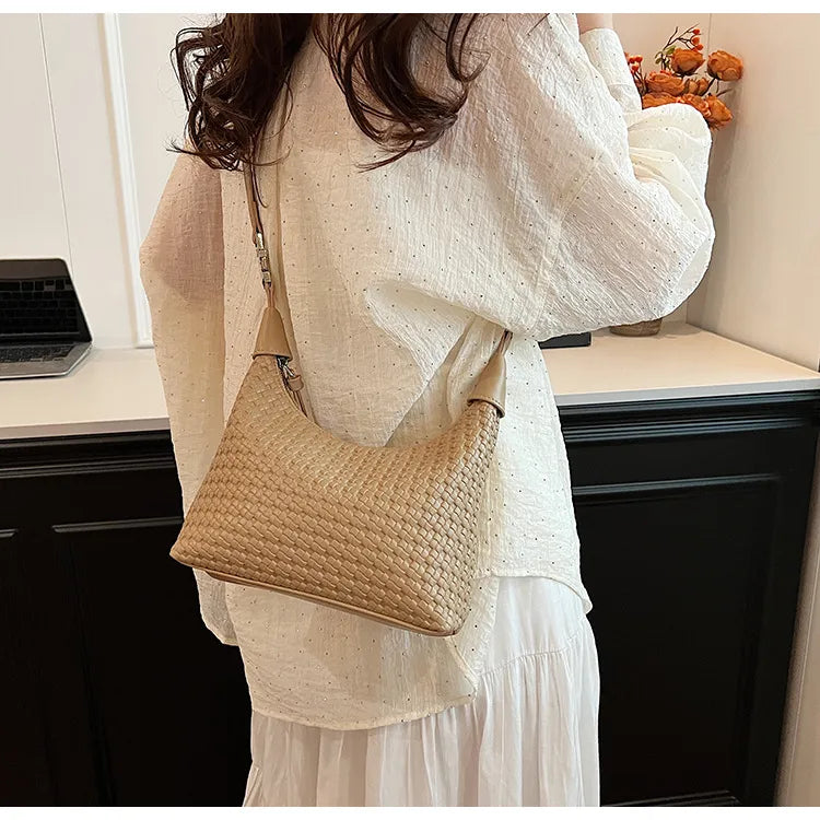 Sac bandoulière hobo tressé – Doux et texturé pour femme