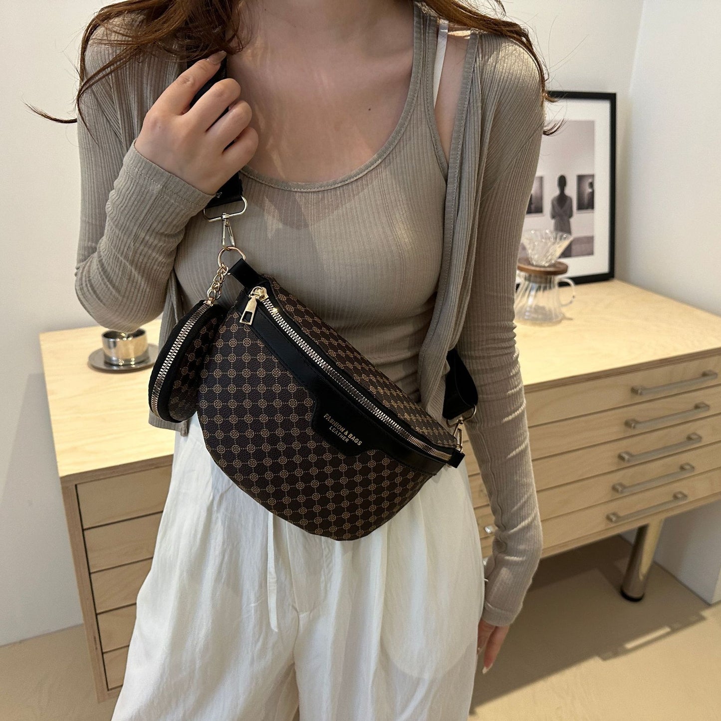 Sac banane monogramme – Sangle ajustable & pochette incluse
