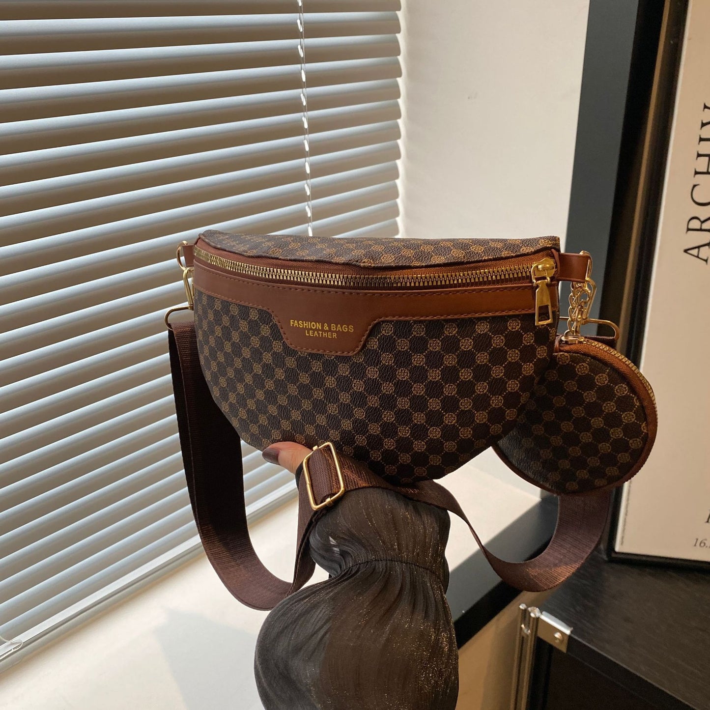 Sac banane monogramme – Sangle ajustable & pochette incluse