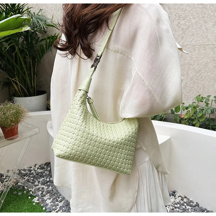 Sac bandoulière hobo tressé – Doux et texturé pour femme