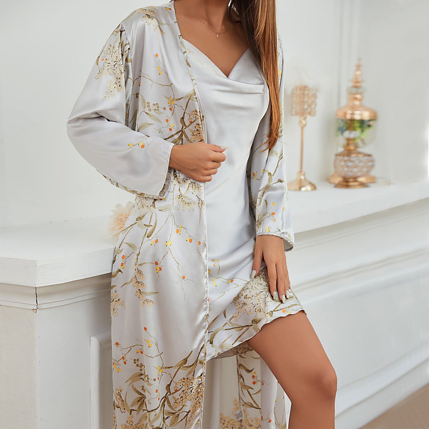 Robe de Nuit Satinée avec Kimono Fleuri