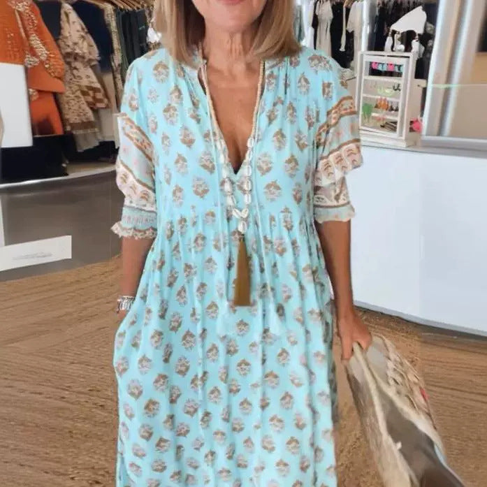 Robe Élancée à Col V