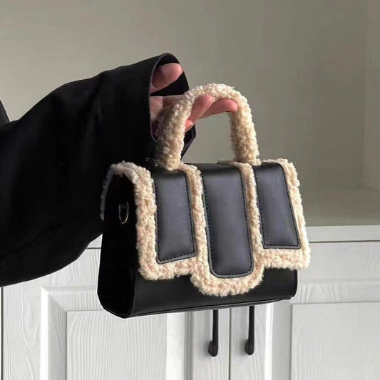 Mini sac avec bordure en fausse fourrure